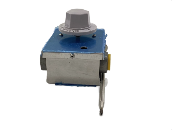 Gas heater and gas-controlled thermostatic valve for gas fryer with outer casing